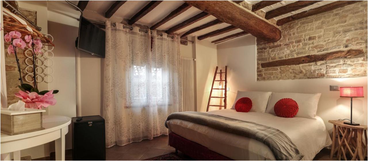 Il Giardino Sul Tetto B&B Guarene Exterior foto